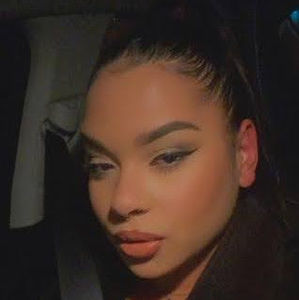 Meet your Posher, Shaina